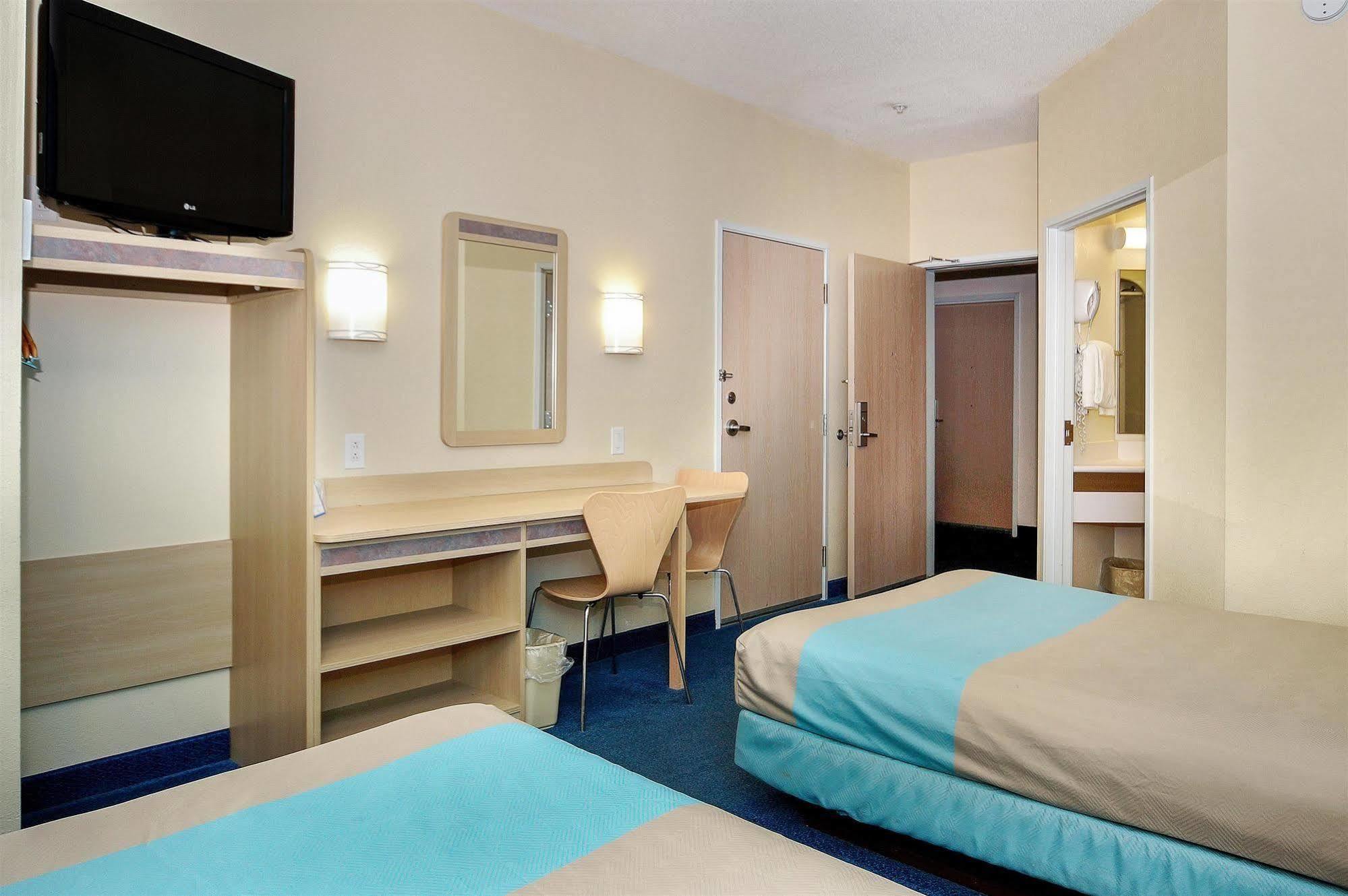 Hotel 6-peterborough, On