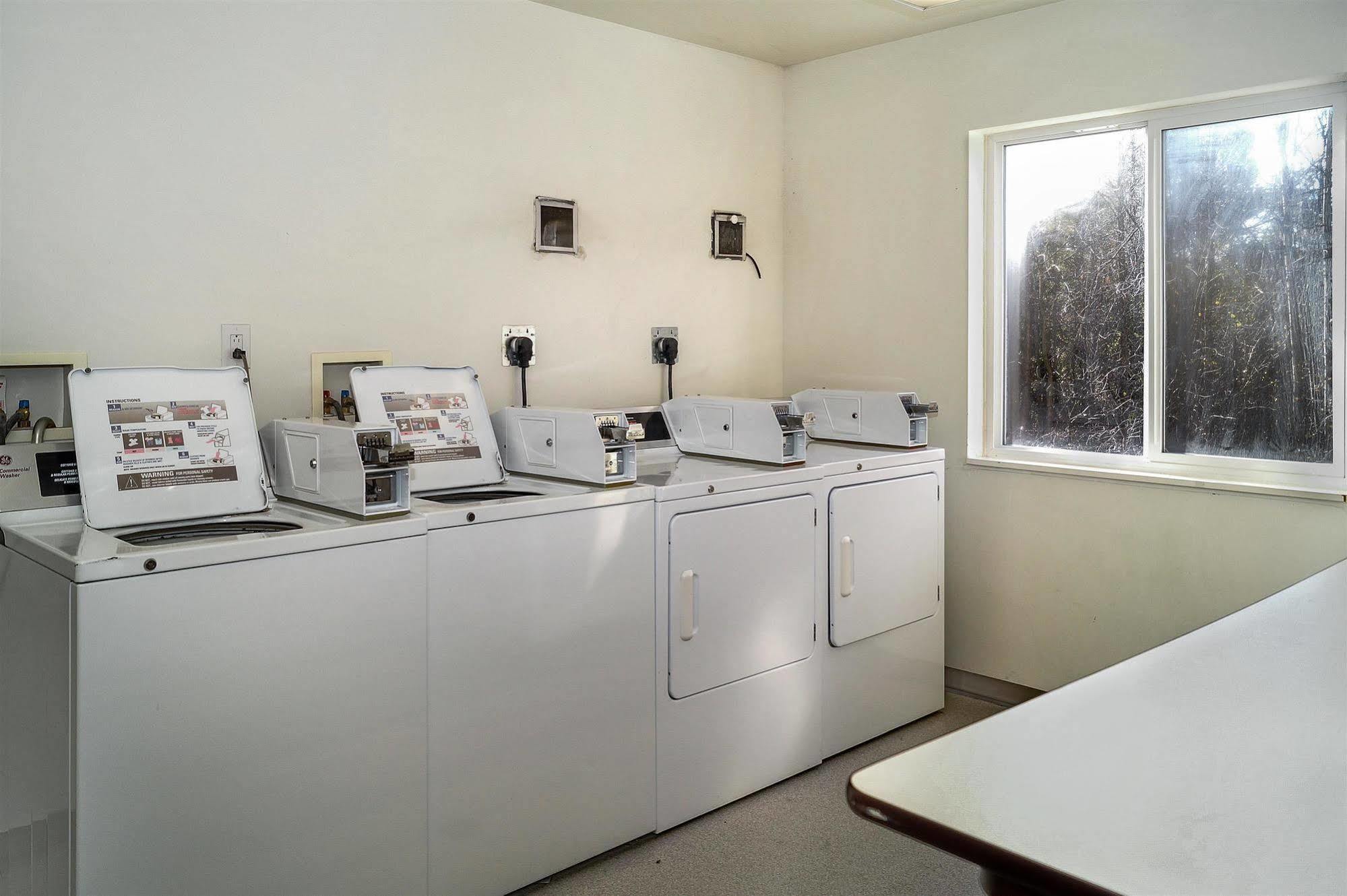 Hotel 6-peterborough, On 2*