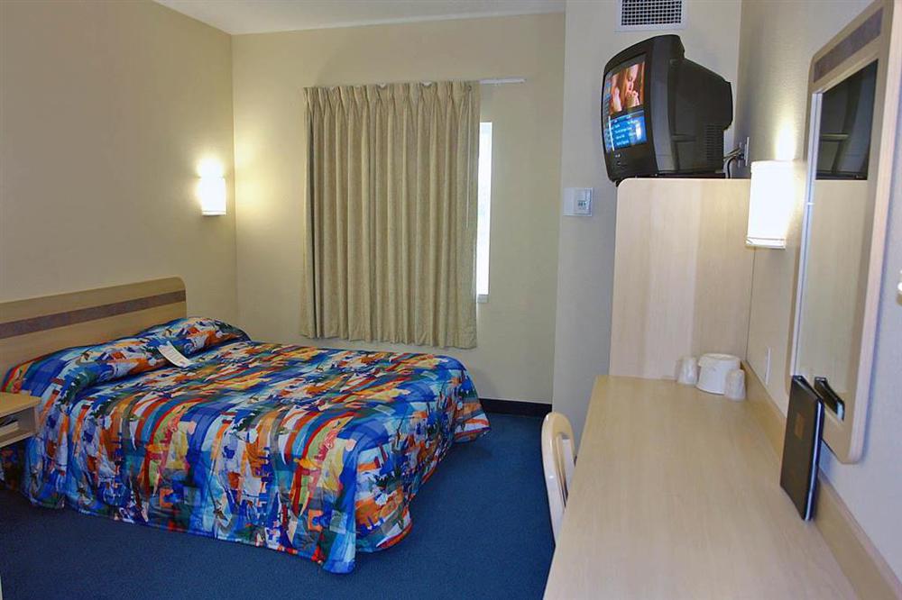 6-peterborough, On Hotel 2*