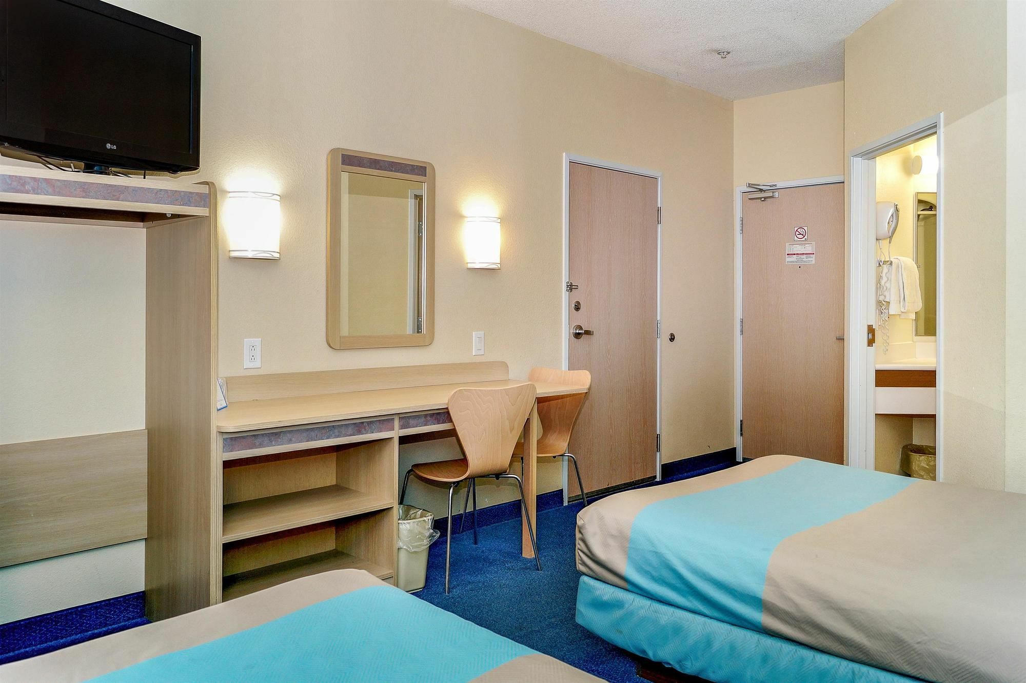 6-peterborough, On Hotel